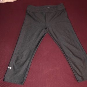 Gray cropped under Armour leggings